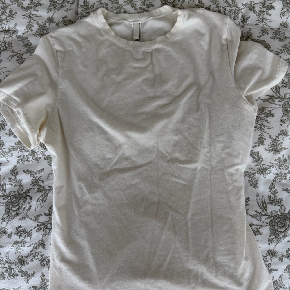 Skims Tshirt - Picture 2 of 5